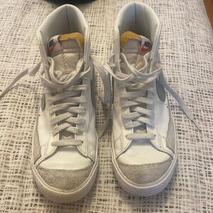 Nike sneakers women’s used